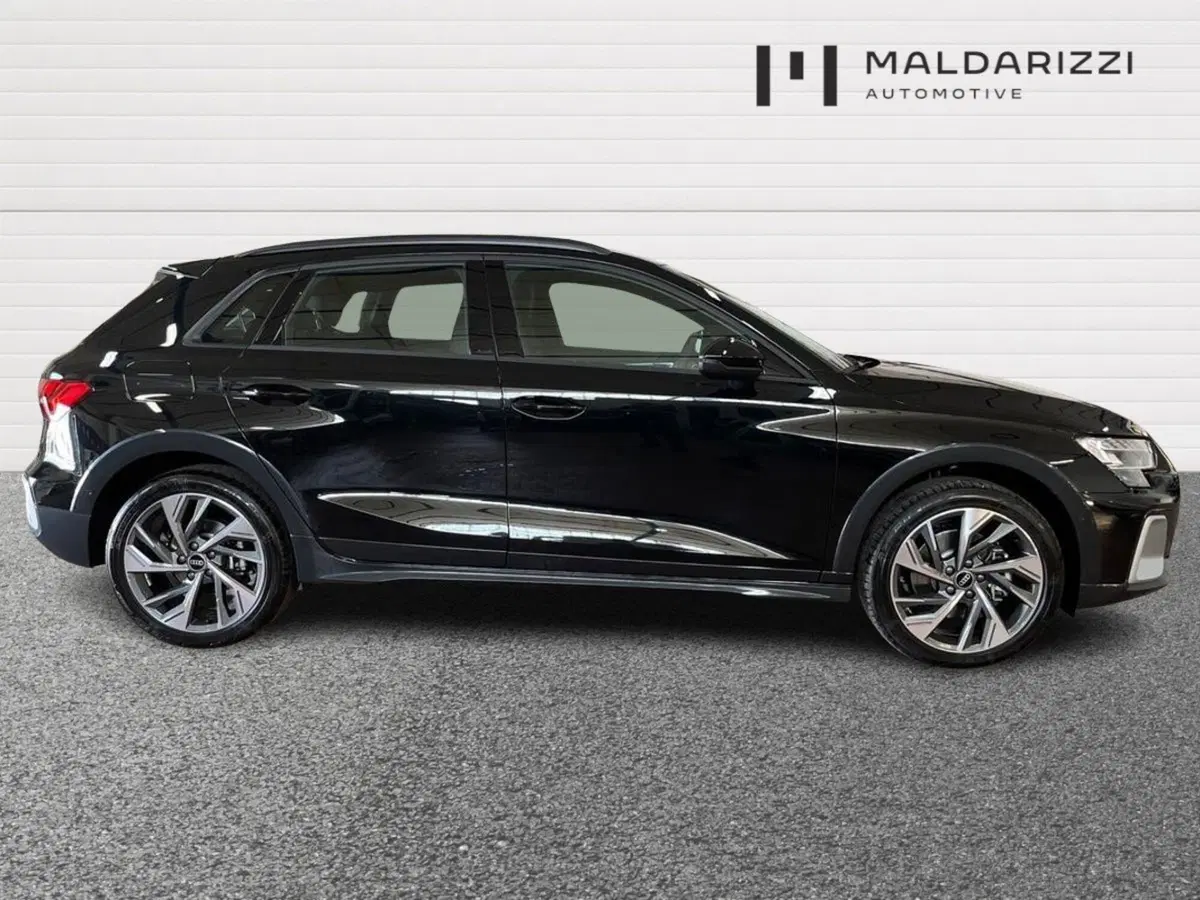 Audi A3 allstreet nuova a Bari (5)