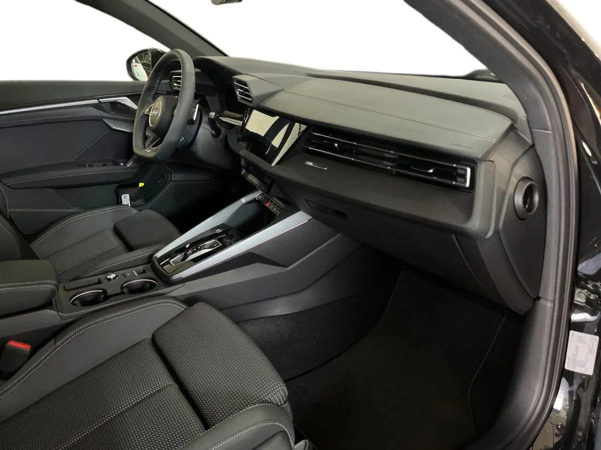 Audi A3 allstreet nuova a Bari (9)
