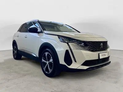 Peugeot 3008 BlueHDi 130 S&amp;S EAT8 Allure Pack del 2021 usata a Monopoli
