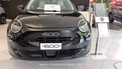 Fiat 600 1.2 hybrid Icon 145cv auto nuova a Melegnano