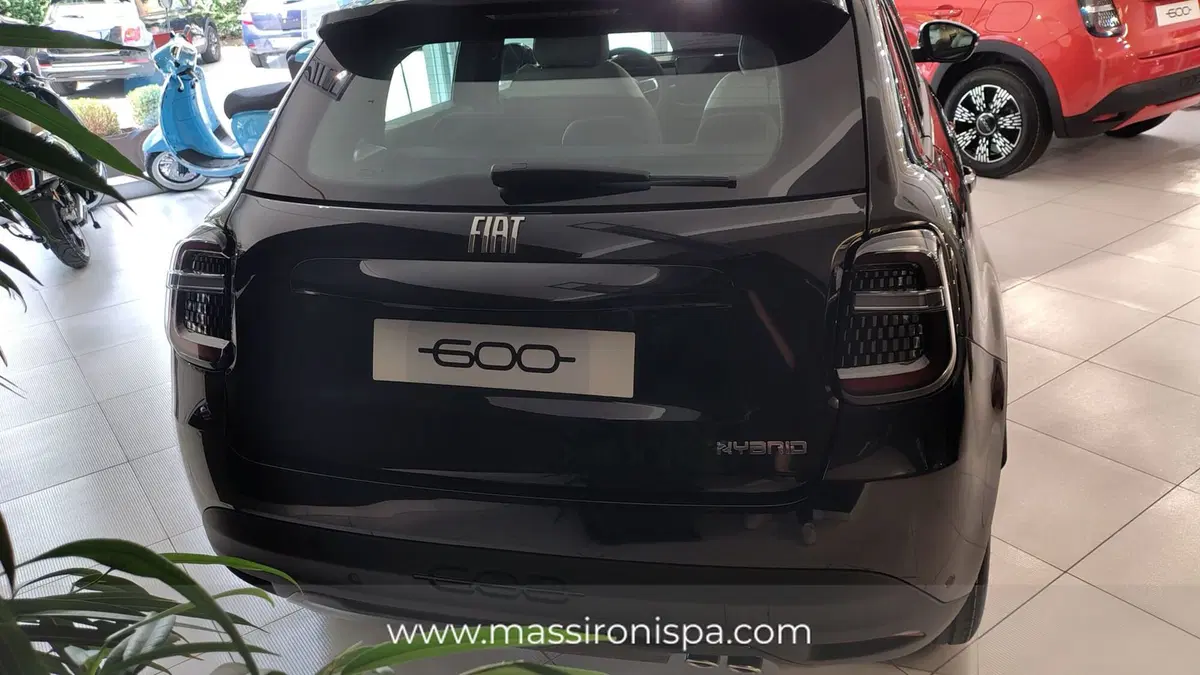 Fiat 600 nuova a Milano (5)