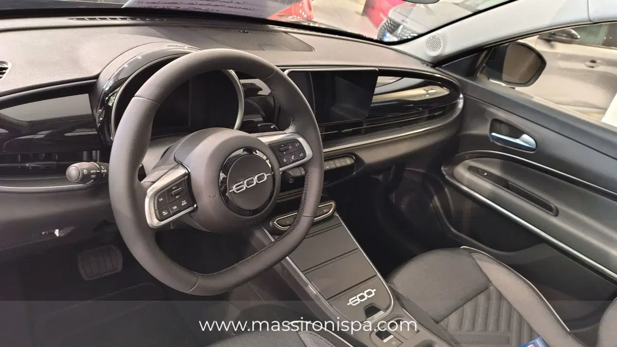 Fiat 600 nuova a Milano (7)