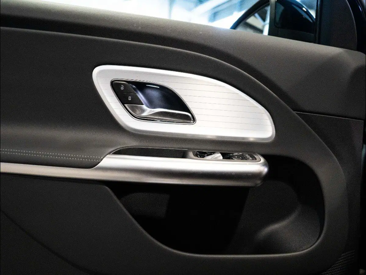 Mercedes-Benz GLB nuova a Ancona (13)