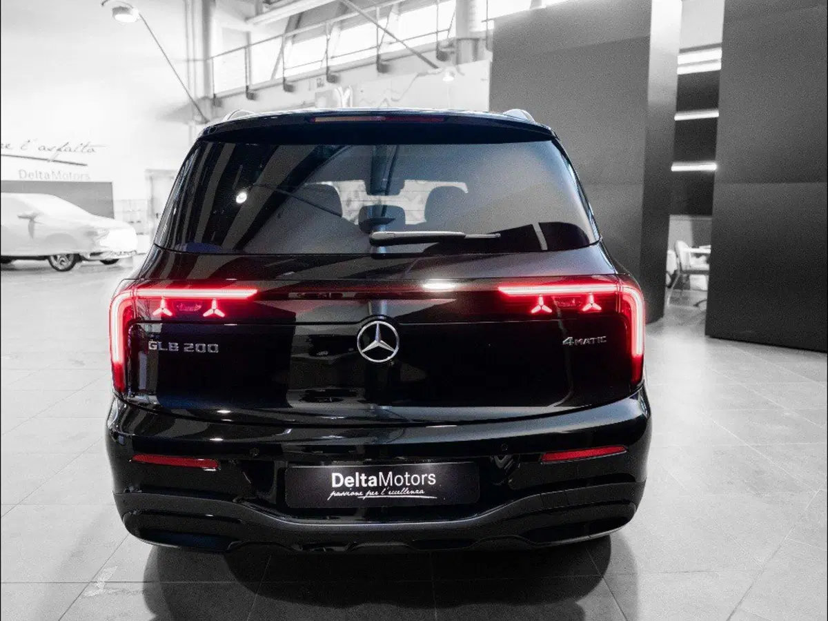 Mercedes-Benz GLB nuova a Ancona (3)