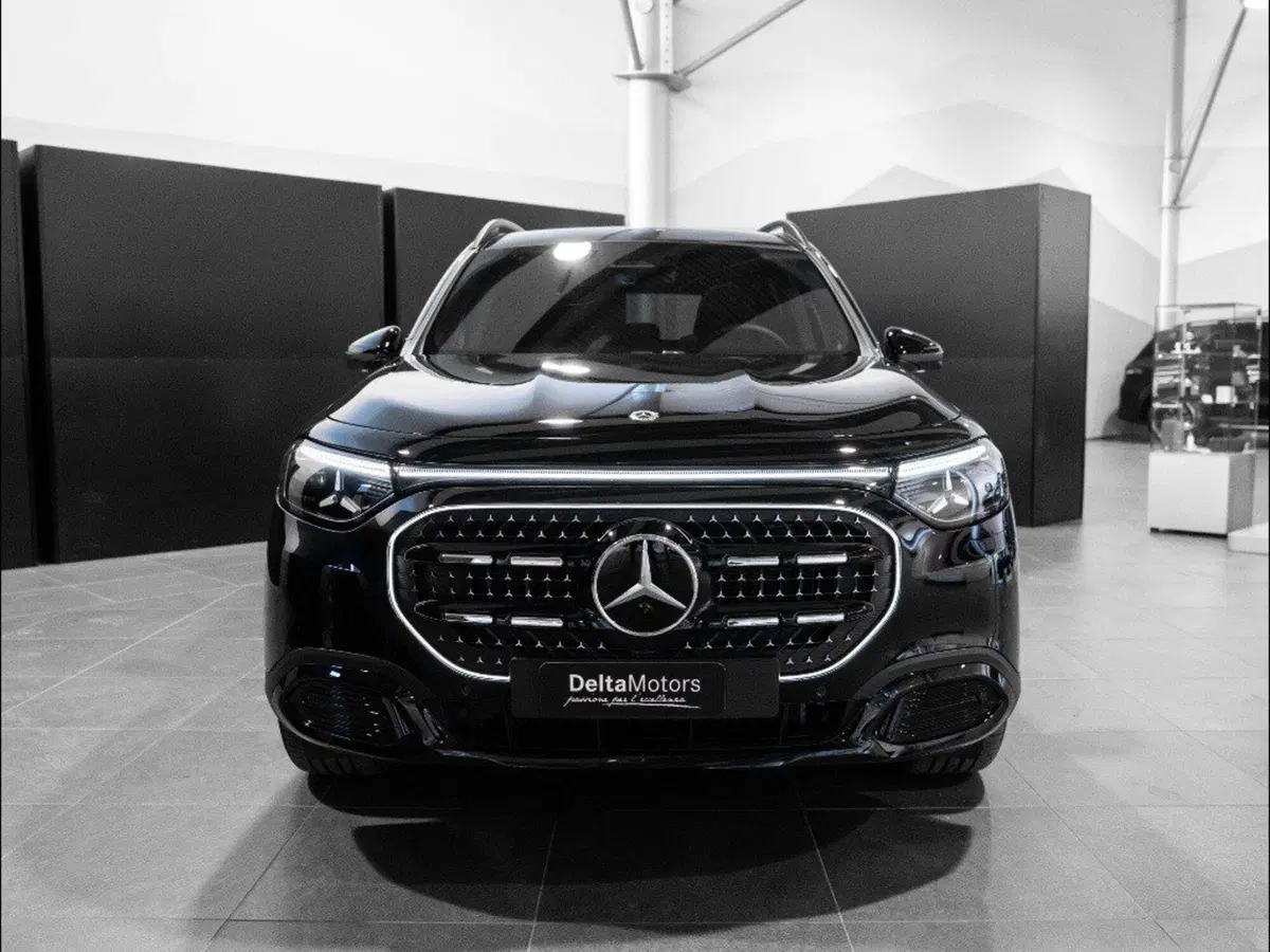 Mercedes-Benz GLB nuova a Ancona (5)