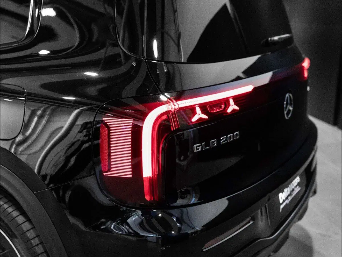 Mercedes-Benz GLB nuova a Ancona (8)