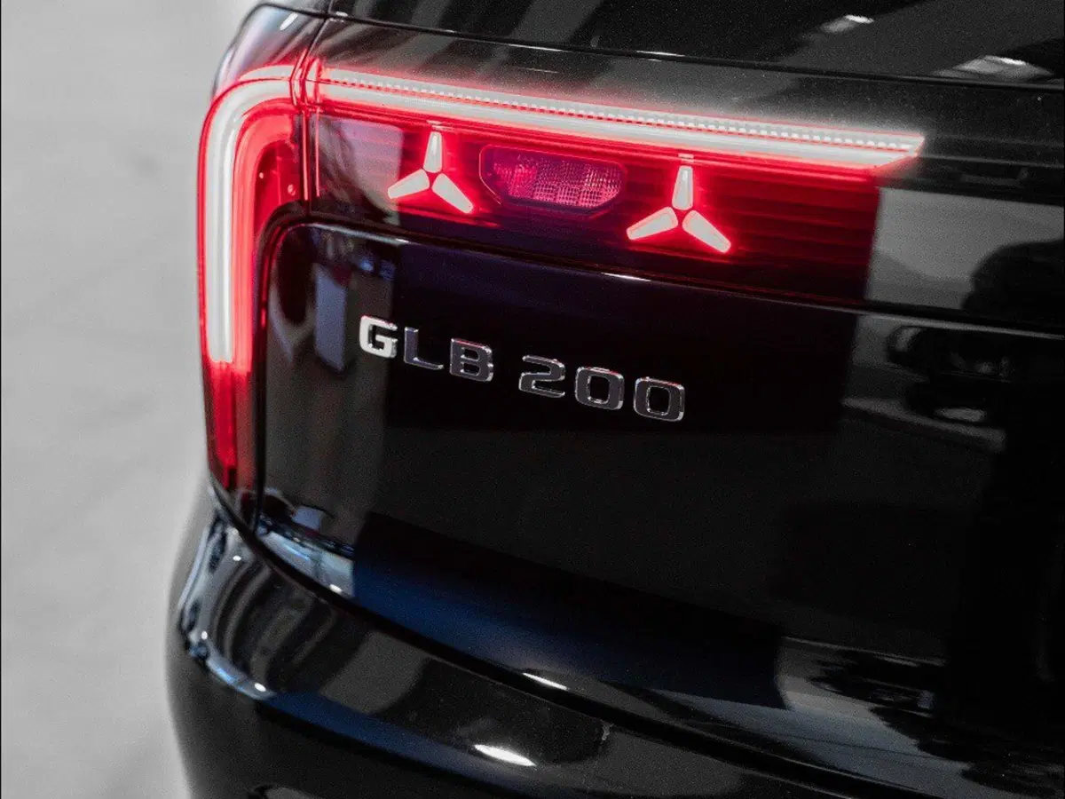 Mercedes-Benz GLB nuova a Ancona (9)