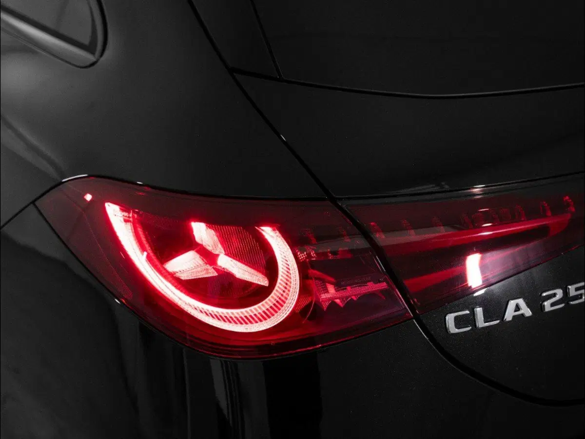 Mercedes-Benz CLA Shooting Brake nuova a Macerata (8)
