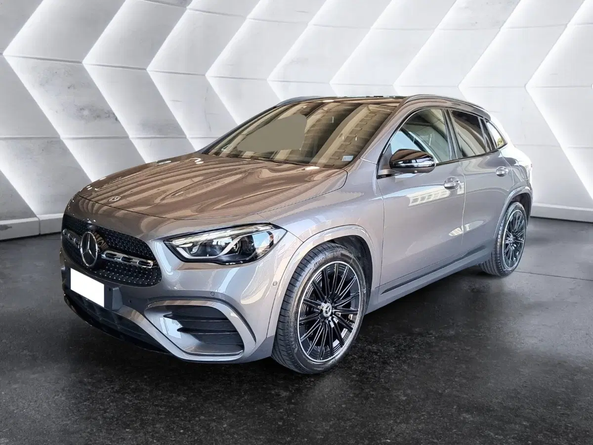 Mercedes-Benz GLA SUV usata a Salerno