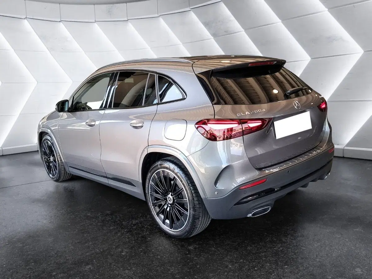 Mercedes-Benz GLA SUV usata a Salerno (6)