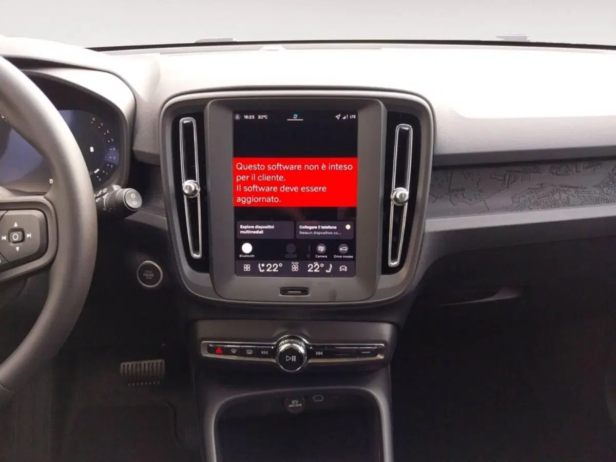 Volvo XC40 nuova a Bologna (11)