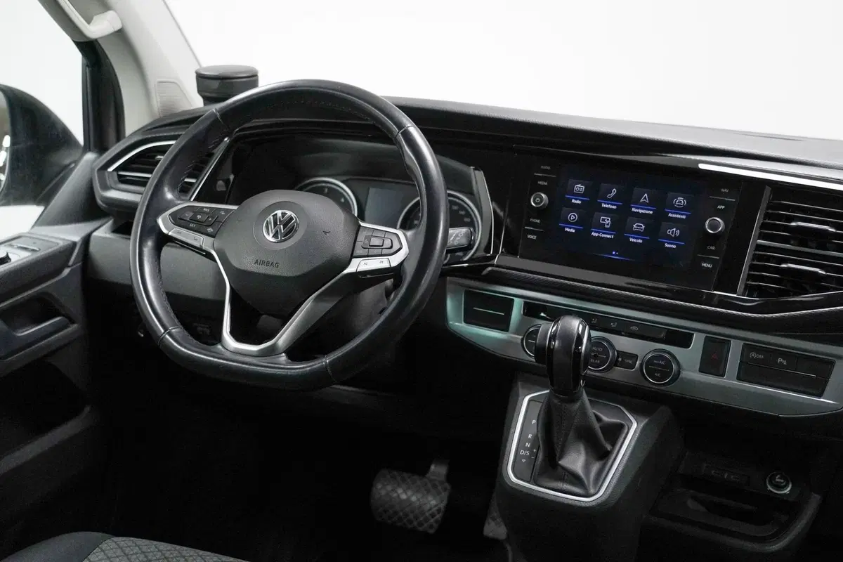 Volkswagen Multivan usata a Varese (10)