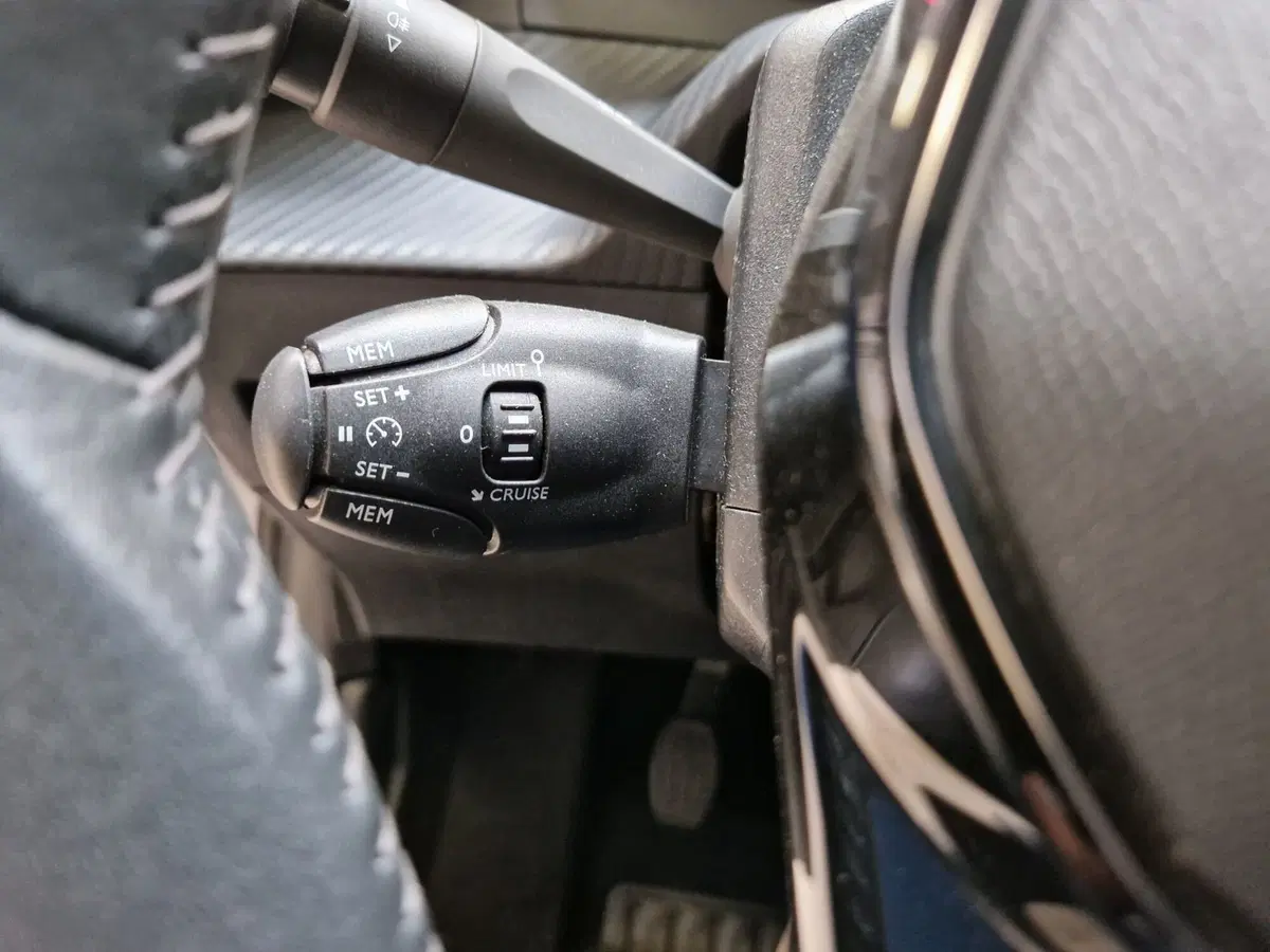 Peugeot 208 usata a Varese (12)
