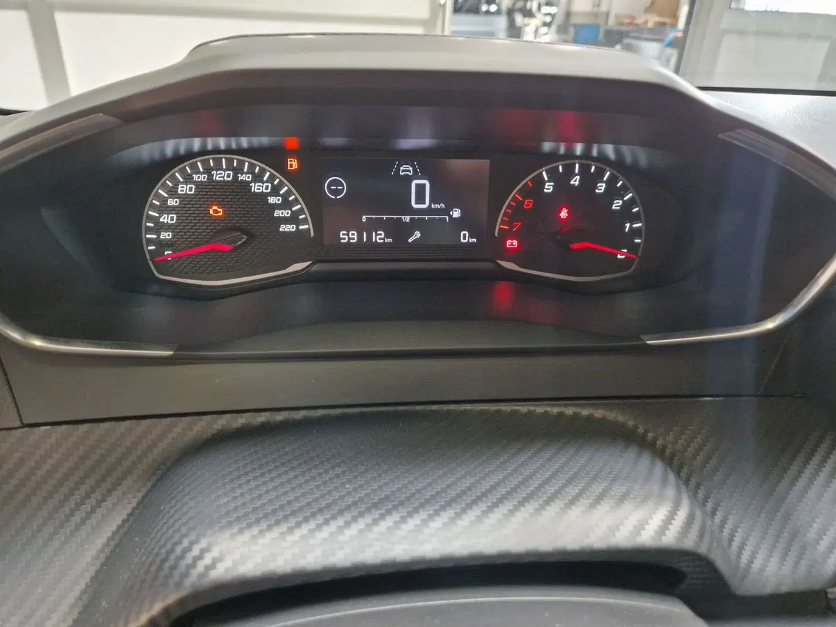 Peugeot 208 usata a Varese (9)