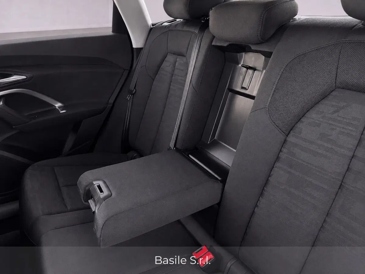Audi Q5 Sportback usata a Taranto (9)