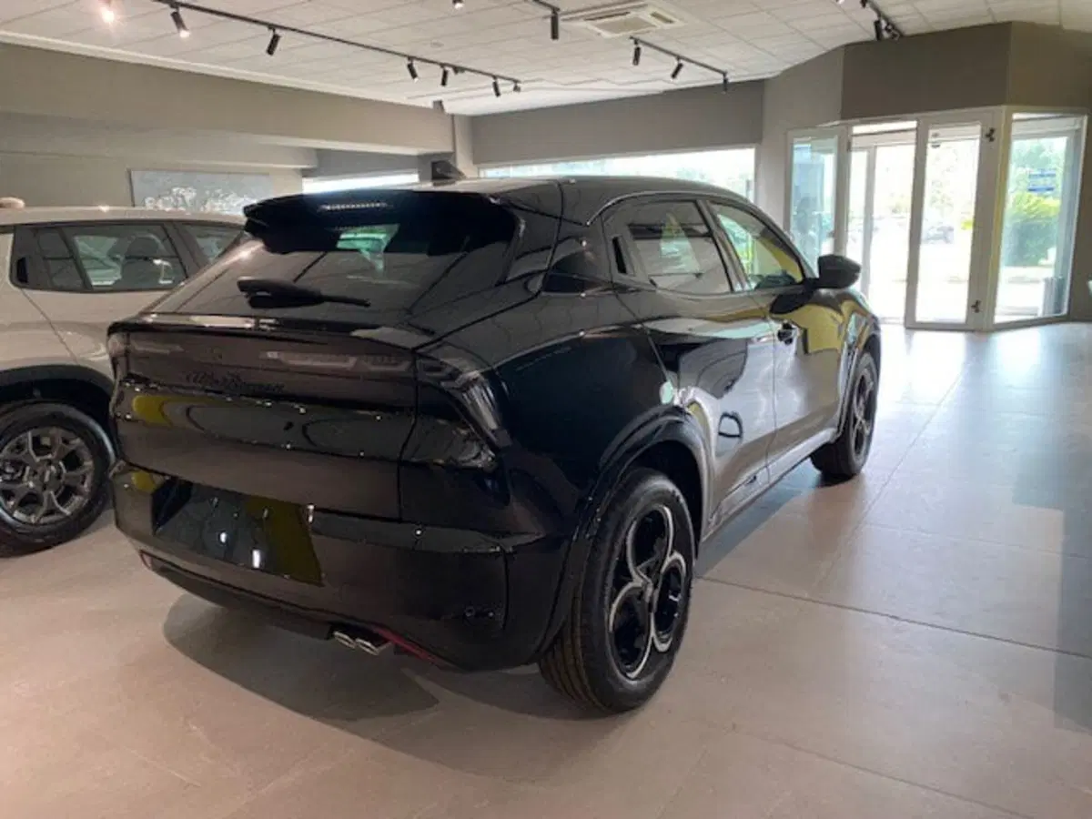 Alfa Romeo Junior nuova a Benevento (13)