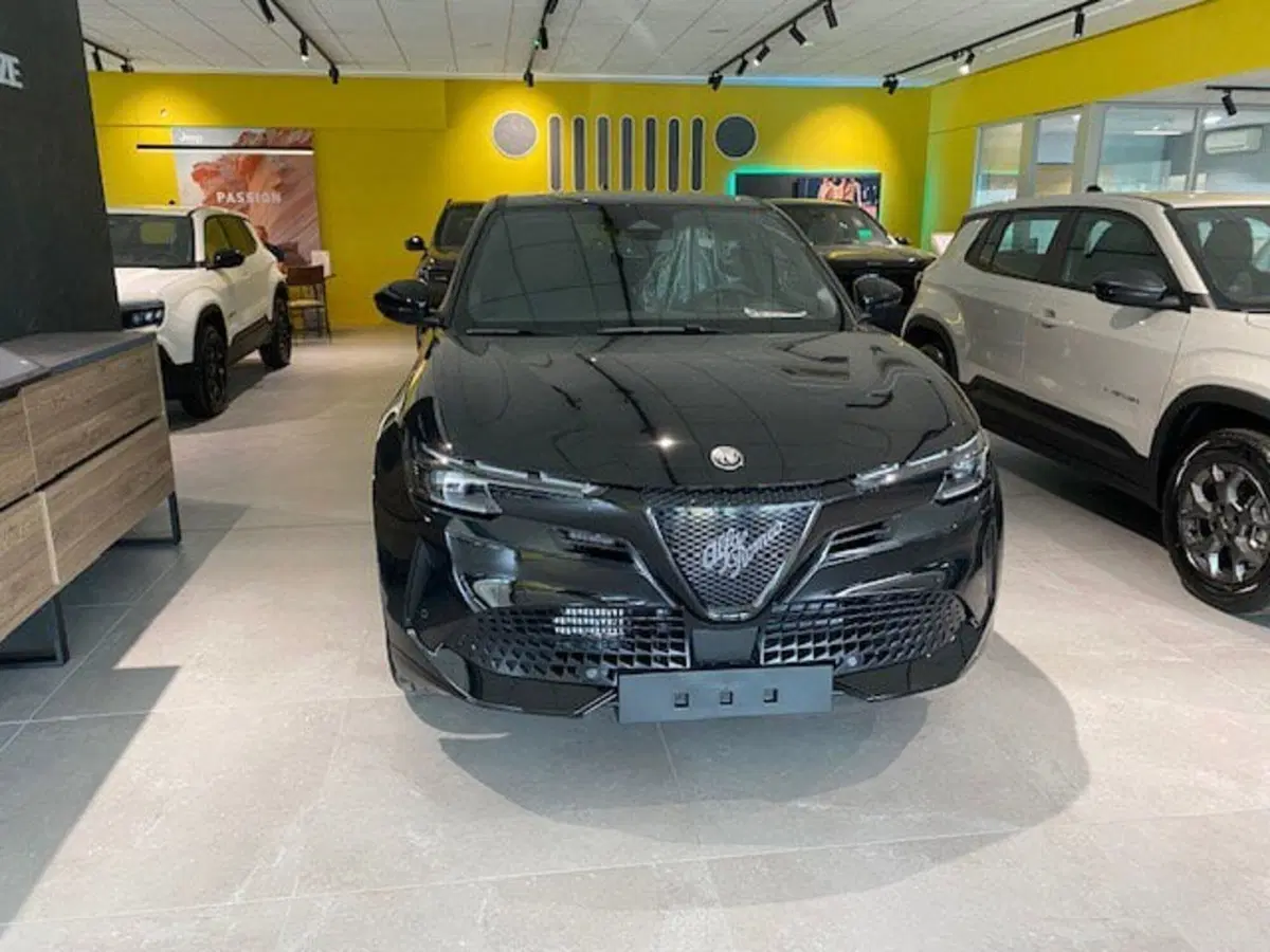 Alfa Romeo Junior nuova a Benevento (4)