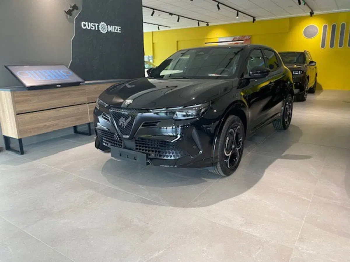Alfa Romeo Junior nuova a Benevento (8)