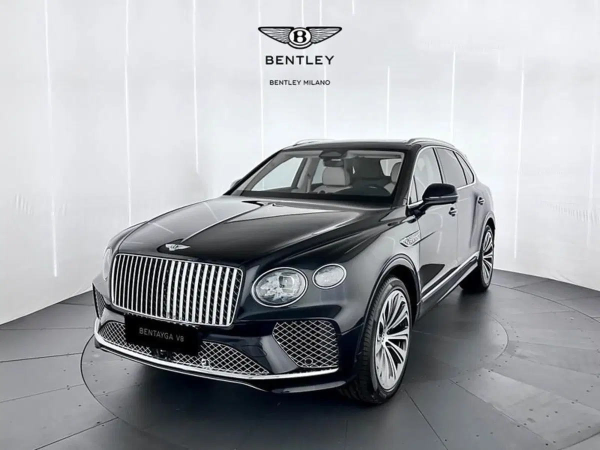 Bentley Bentayga nuova a Milano (3)