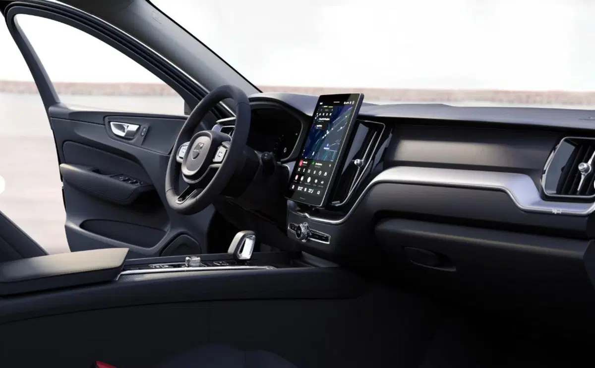 Volvo XC60 nuova a Milano (10)