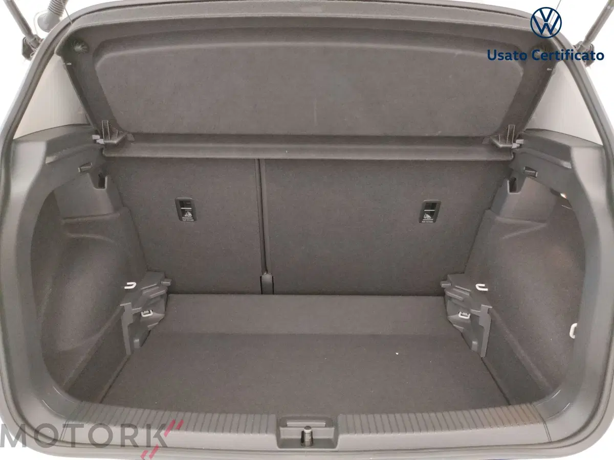 Volkswagen T-Cross usata a Varese (9)