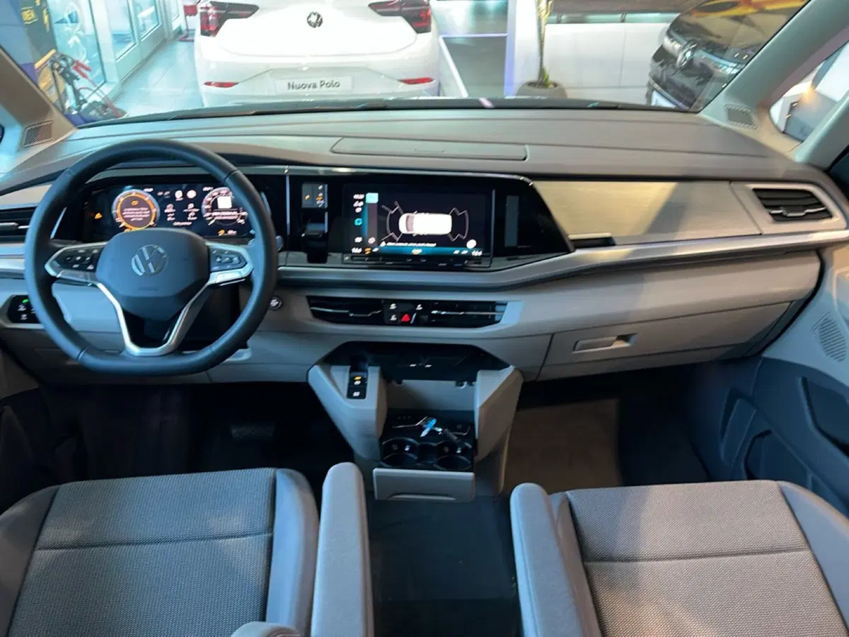 Volkswagen Multivan nuova a Grosseto (10)