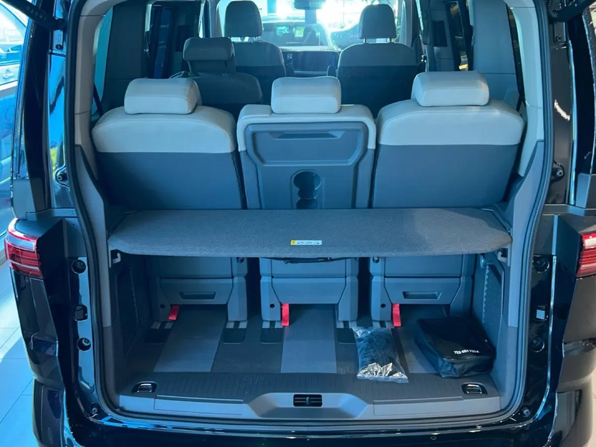 Volkswagen Multivan nuova a Grosseto (13)