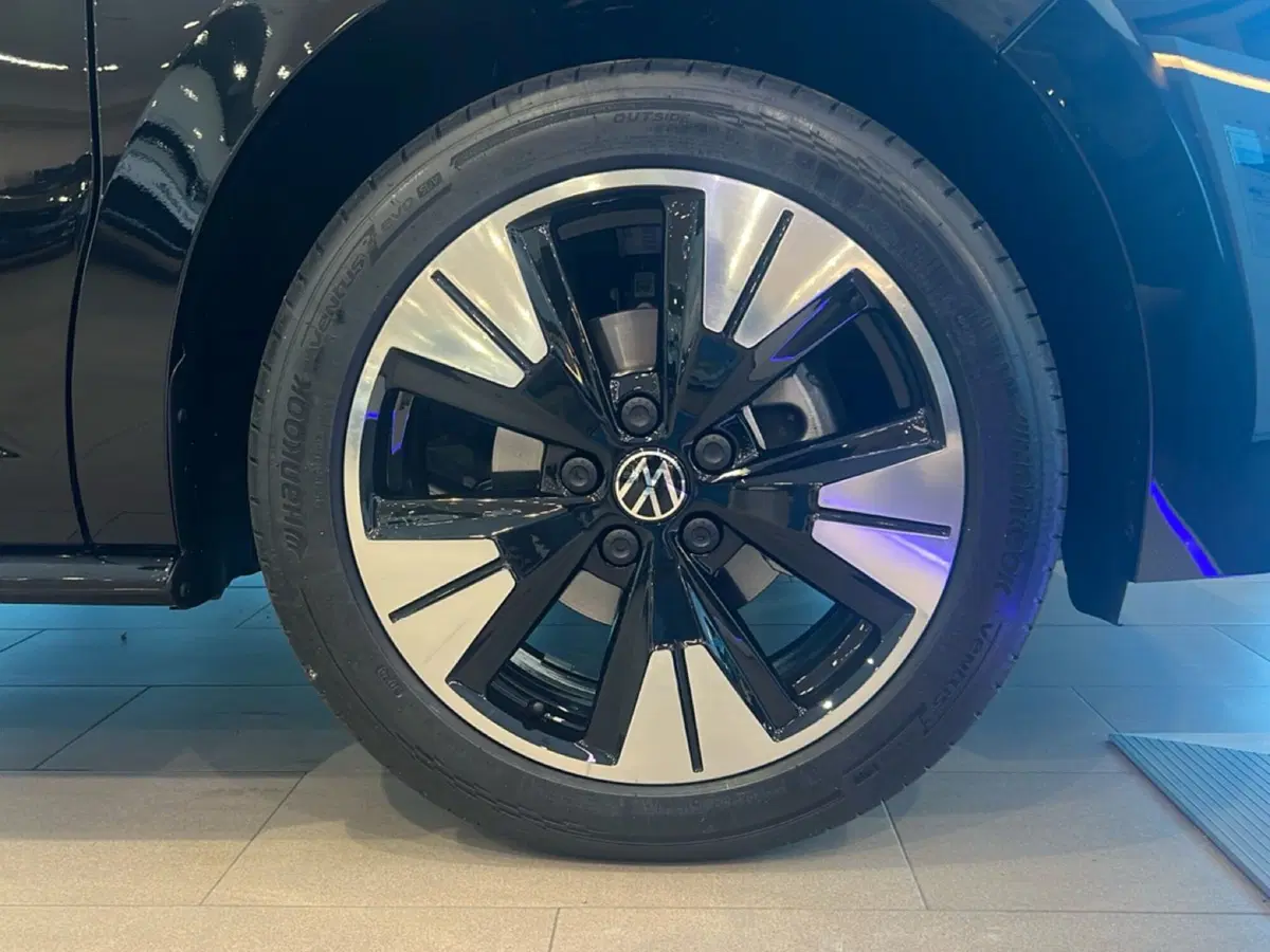 Volkswagen Multivan nuova a Grosseto (15)