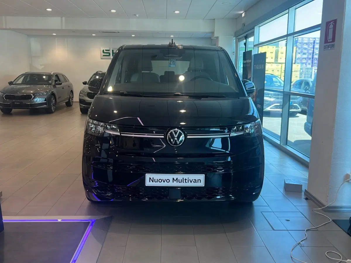 Volkswagen Multivan nuova a Grosseto (2)
