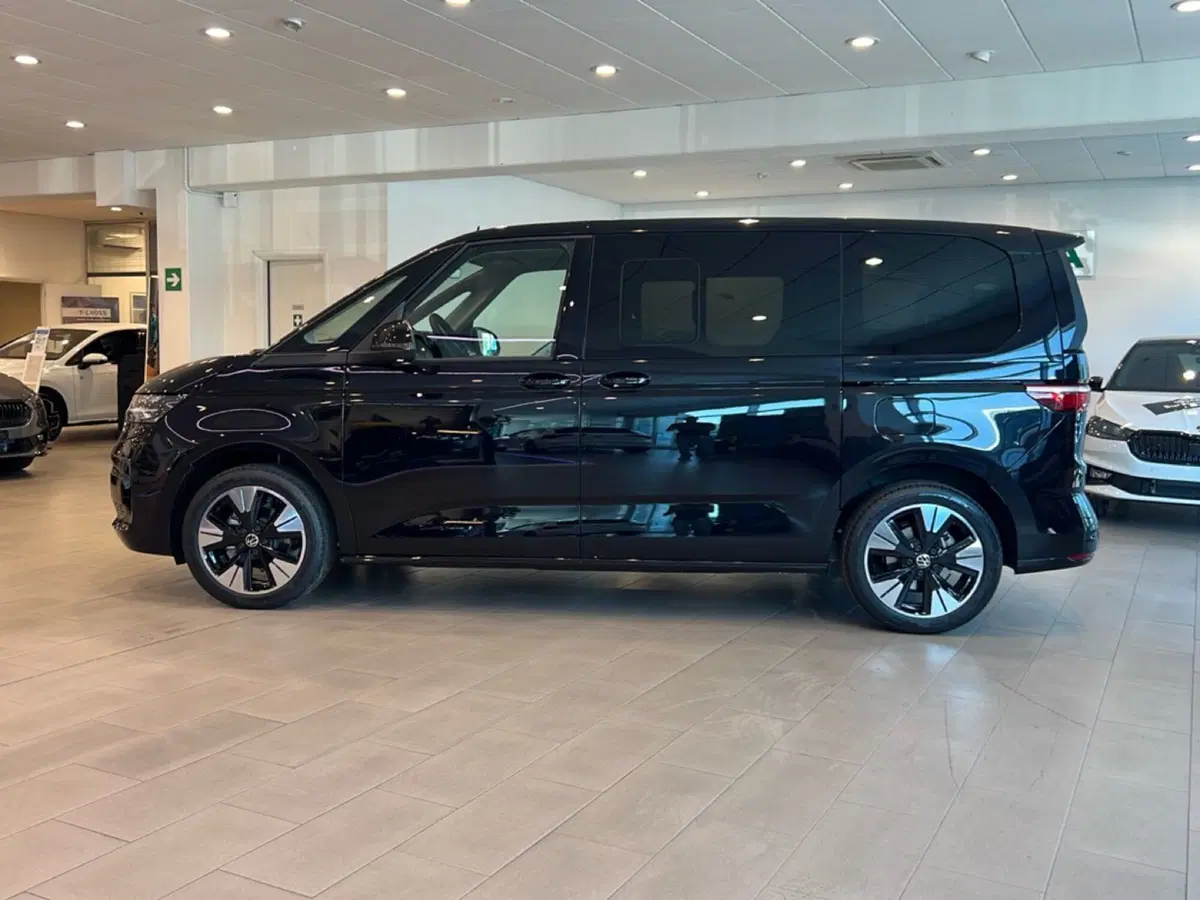 Volkswagen Multivan nuova a Grosseto (4)