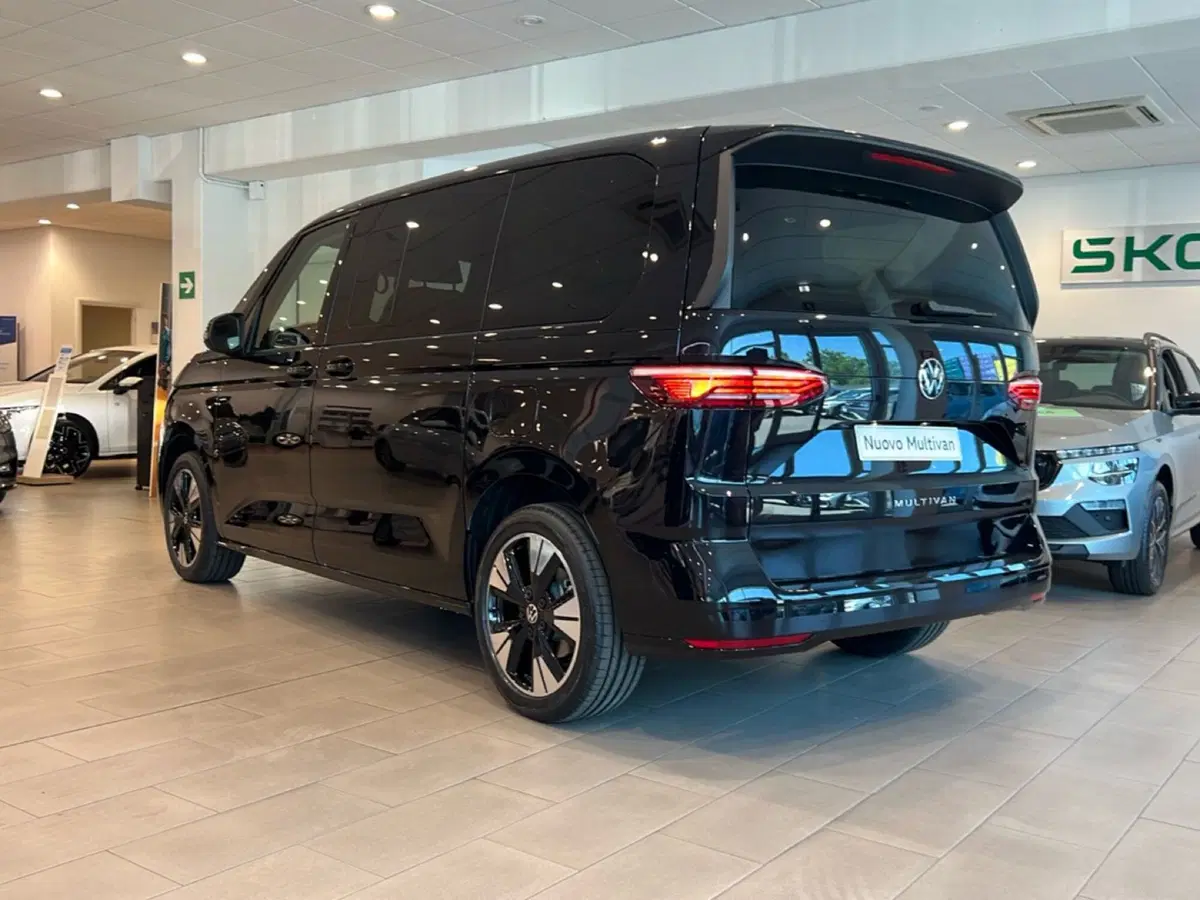 Volkswagen Multivan nuova a Grosseto (5)