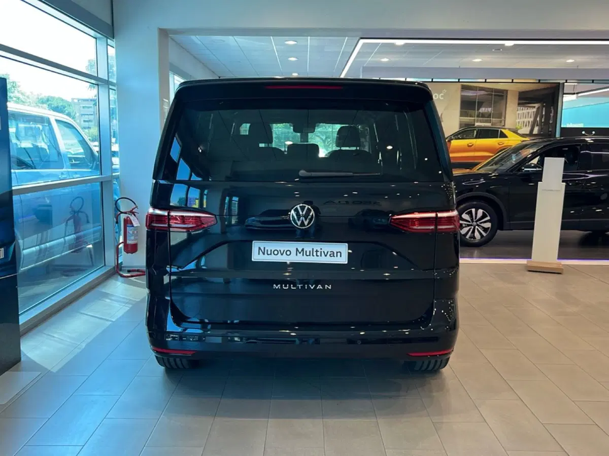 Volkswagen Multivan nuova a Grosseto (6)