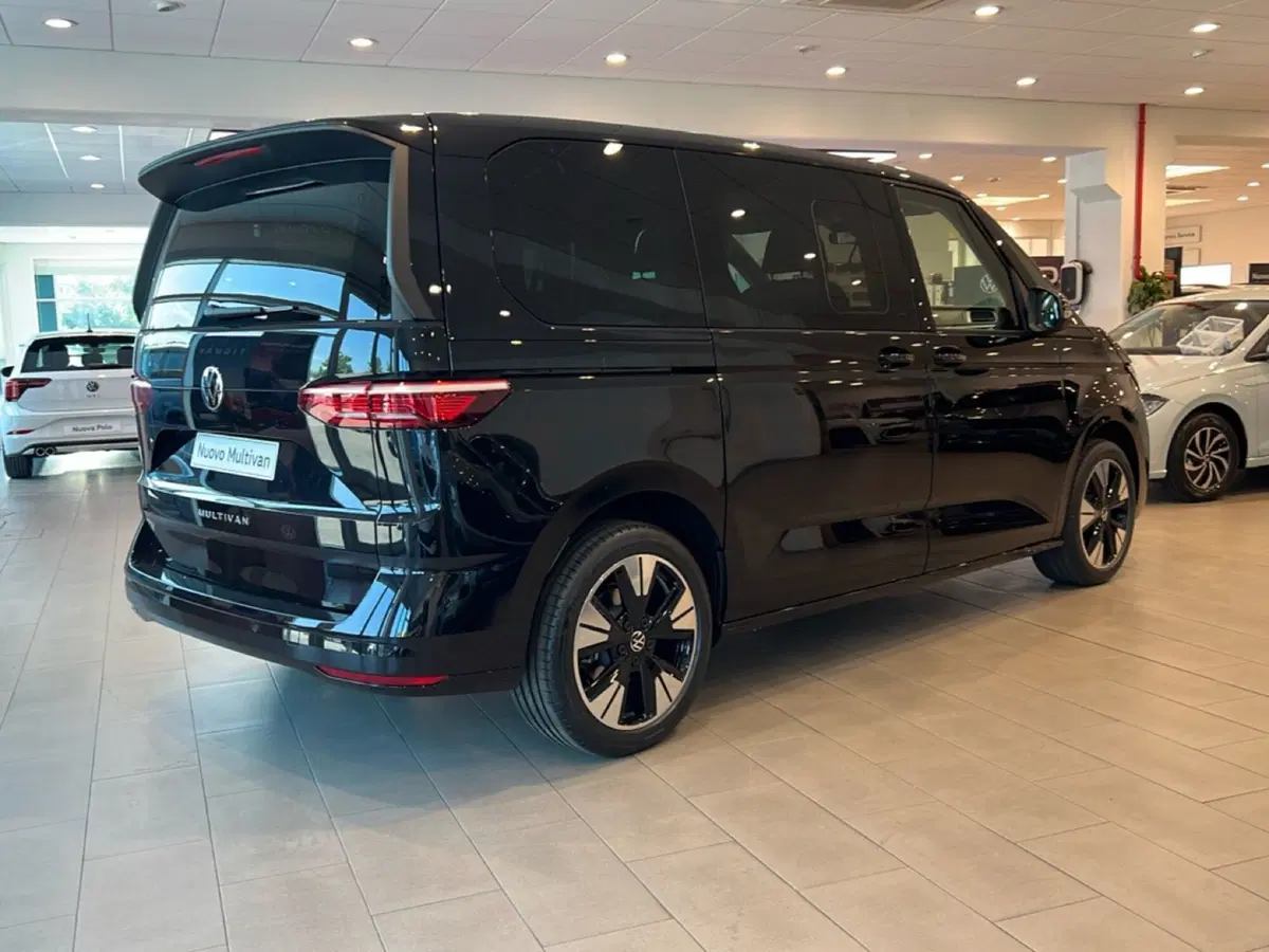 Volkswagen Multivan nuova a Grosseto (7)