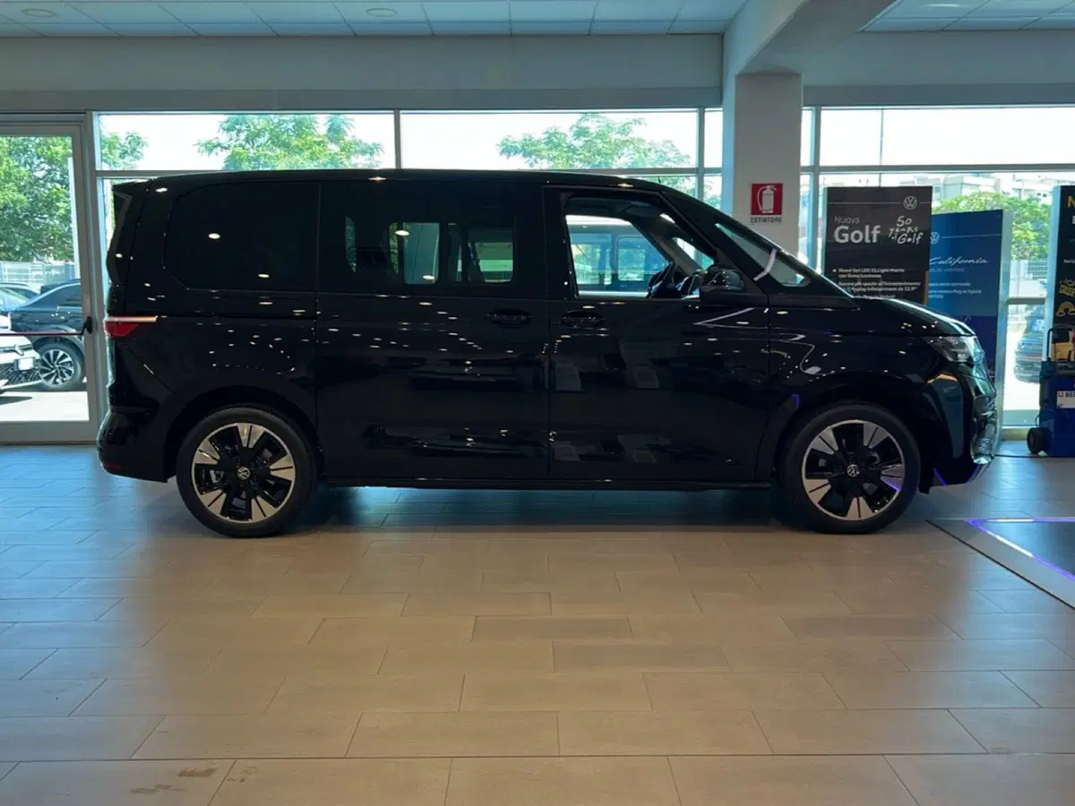 Volkswagen Multivan nuova a Grosseto (8)