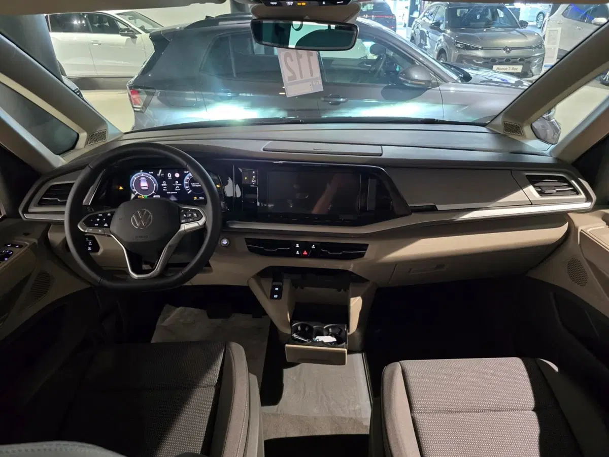 Volkswagen Multivan nuova a Siena (11)