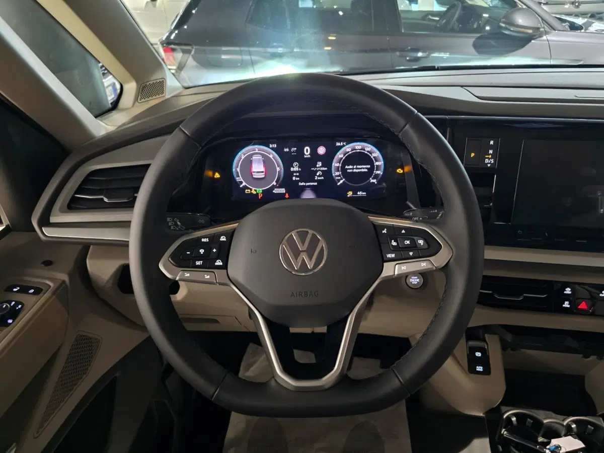 Volkswagen Multivan nuova a Siena (12)
