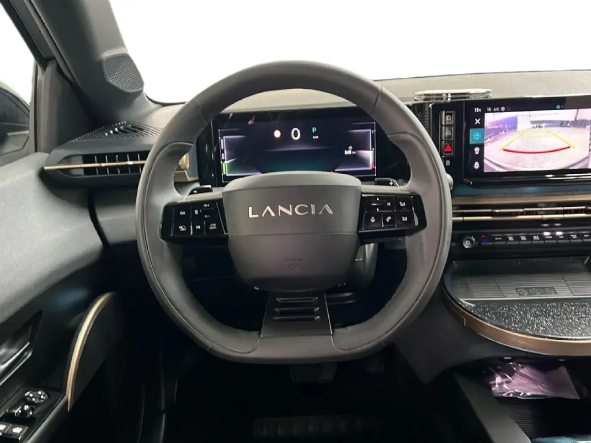 Lancia Ypsilon usata a Roma (12)