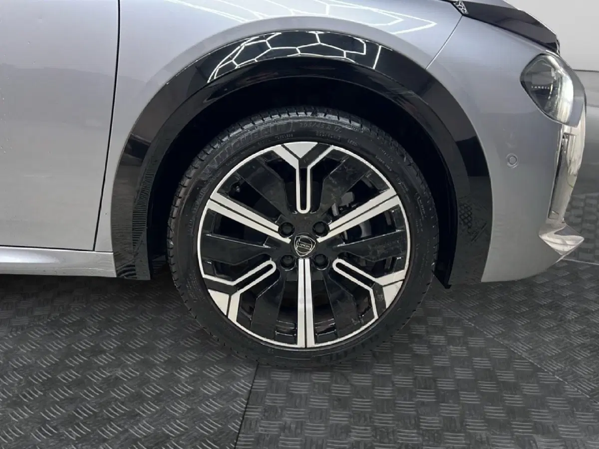 Lancia Ypsilon usata a Roma (9)