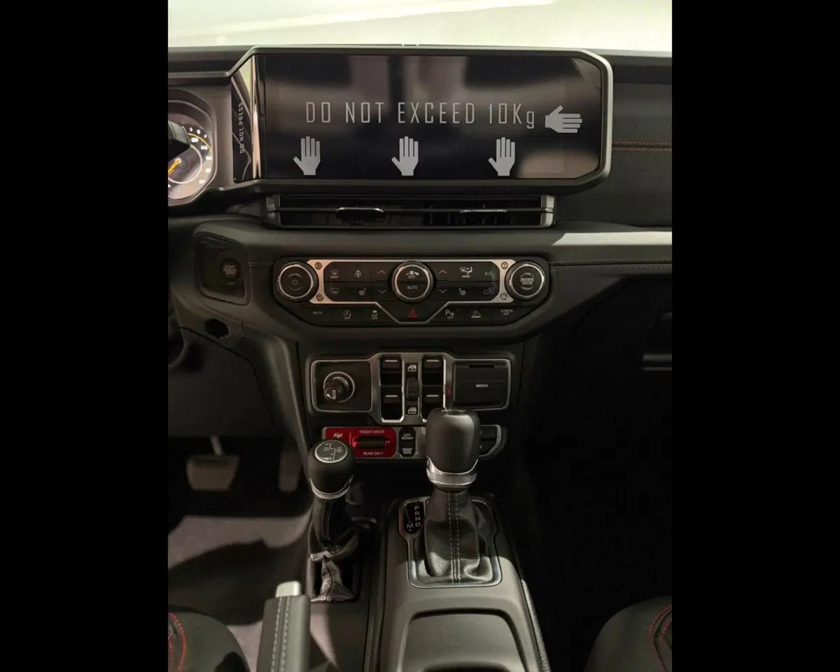 Jeep Wrangler Unlimited nuova a Imperia (10)