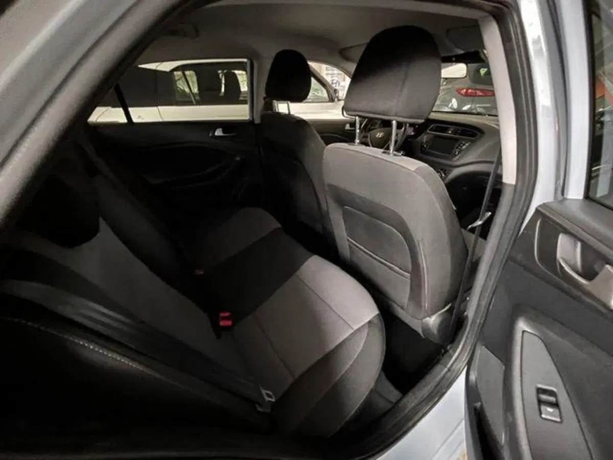Hyundai i20 usata a Verbano Cusio Ossola (11)