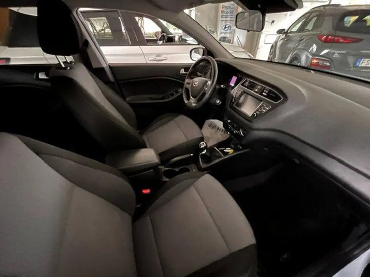 Hyundai i20 usata a Verbano Cusio Ossola (12)