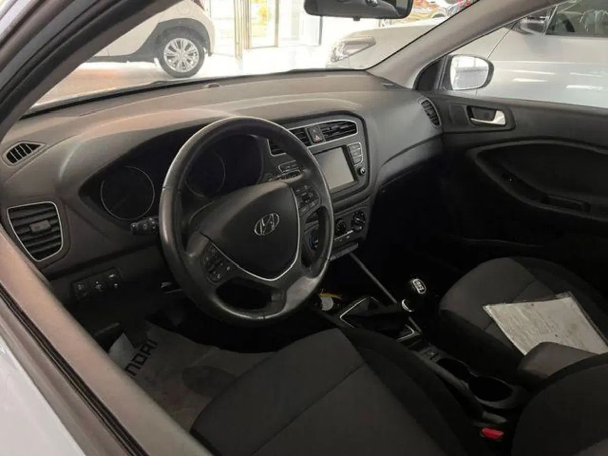 Hyundai i20 usata a Verbano Cusio Ossola (14)