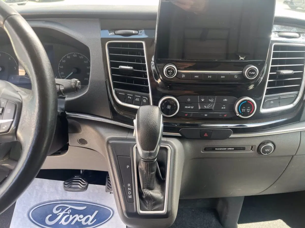Ford Tourneo Custom usata a Milano (17)