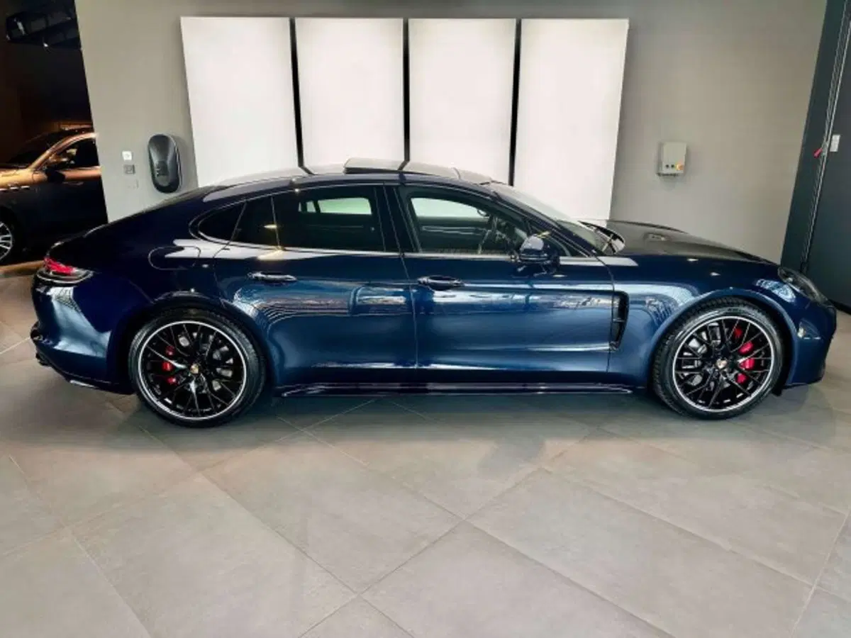Porsche Panamera usata a Torino (5)