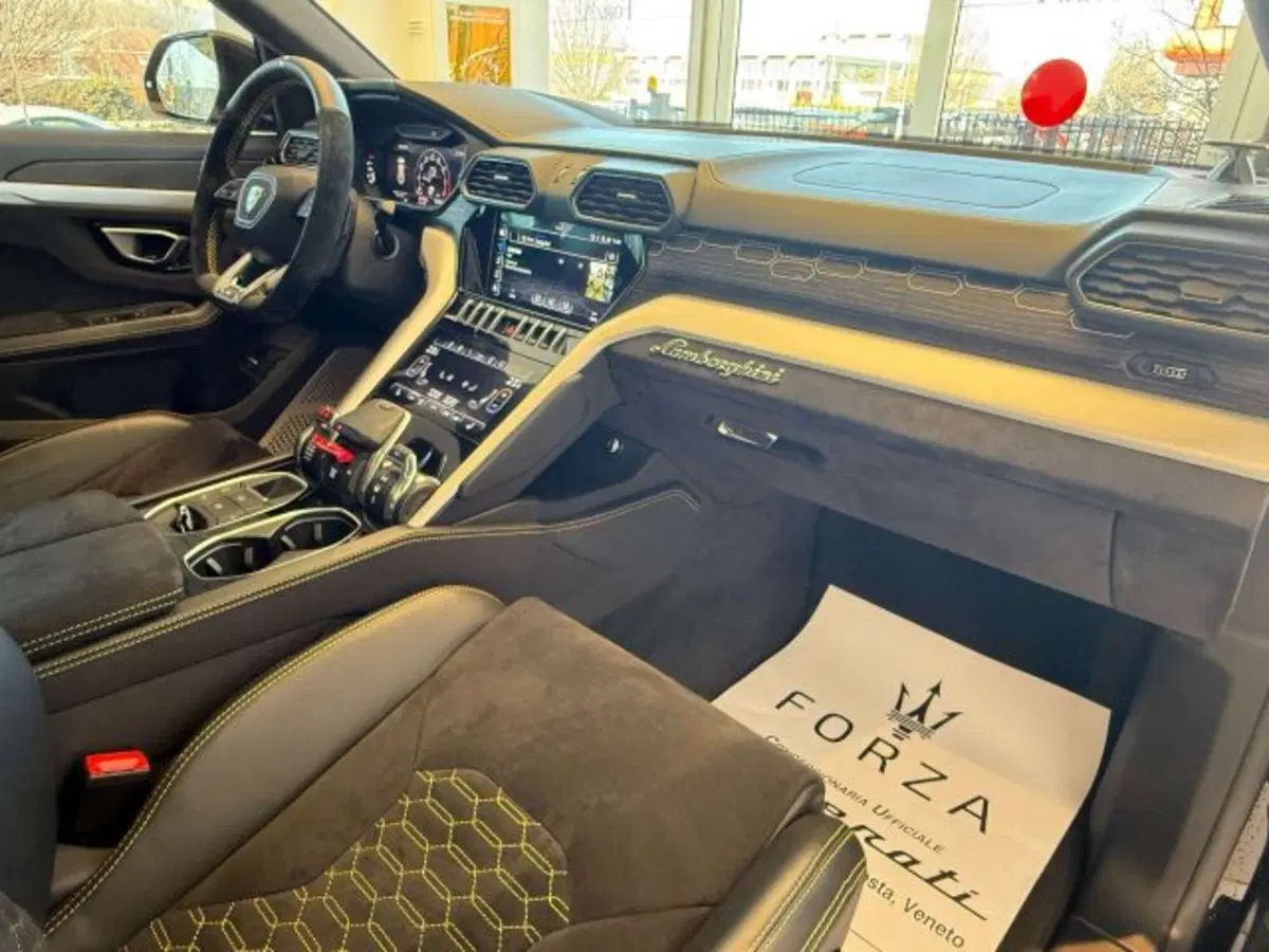 Lamborghini Urus usata a Torino (10)
