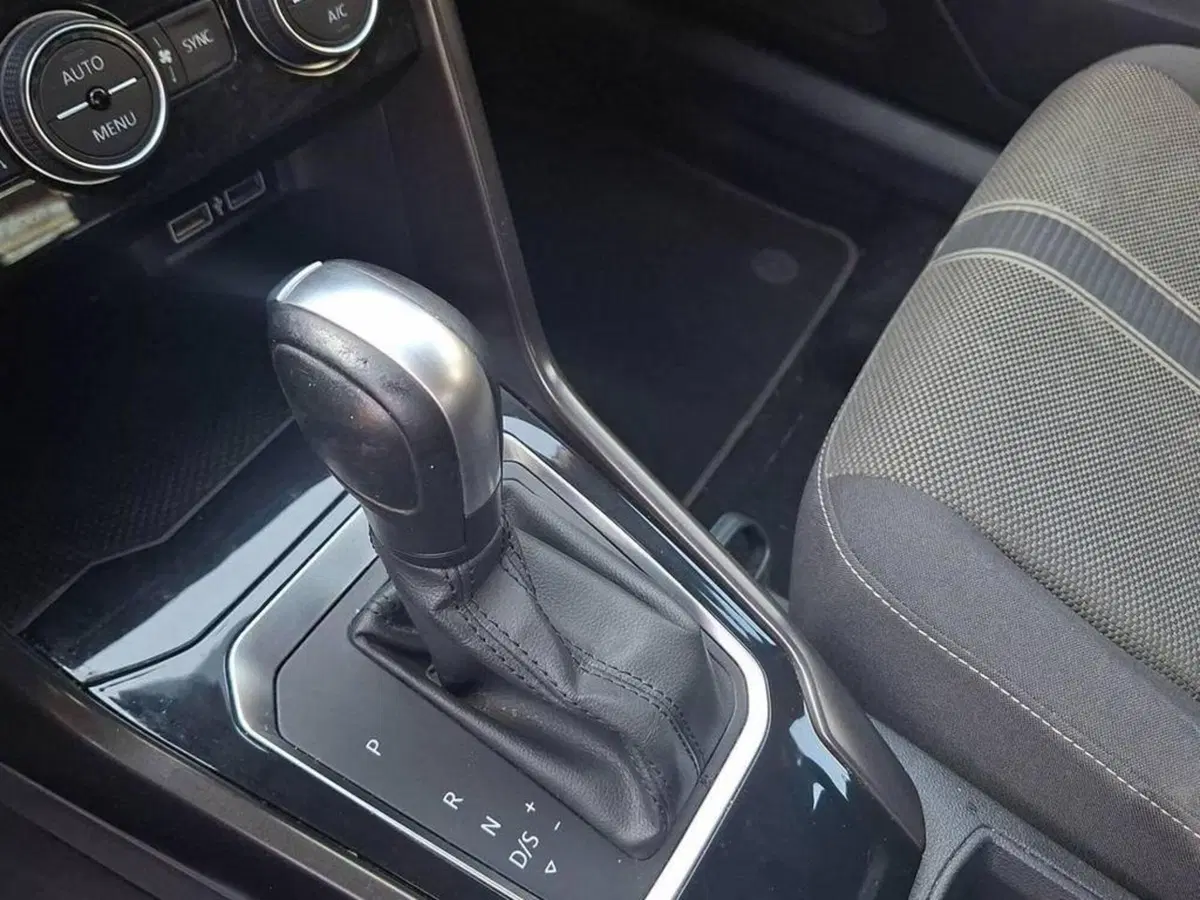 Volkswagen T-Roc usata a Torino (8)