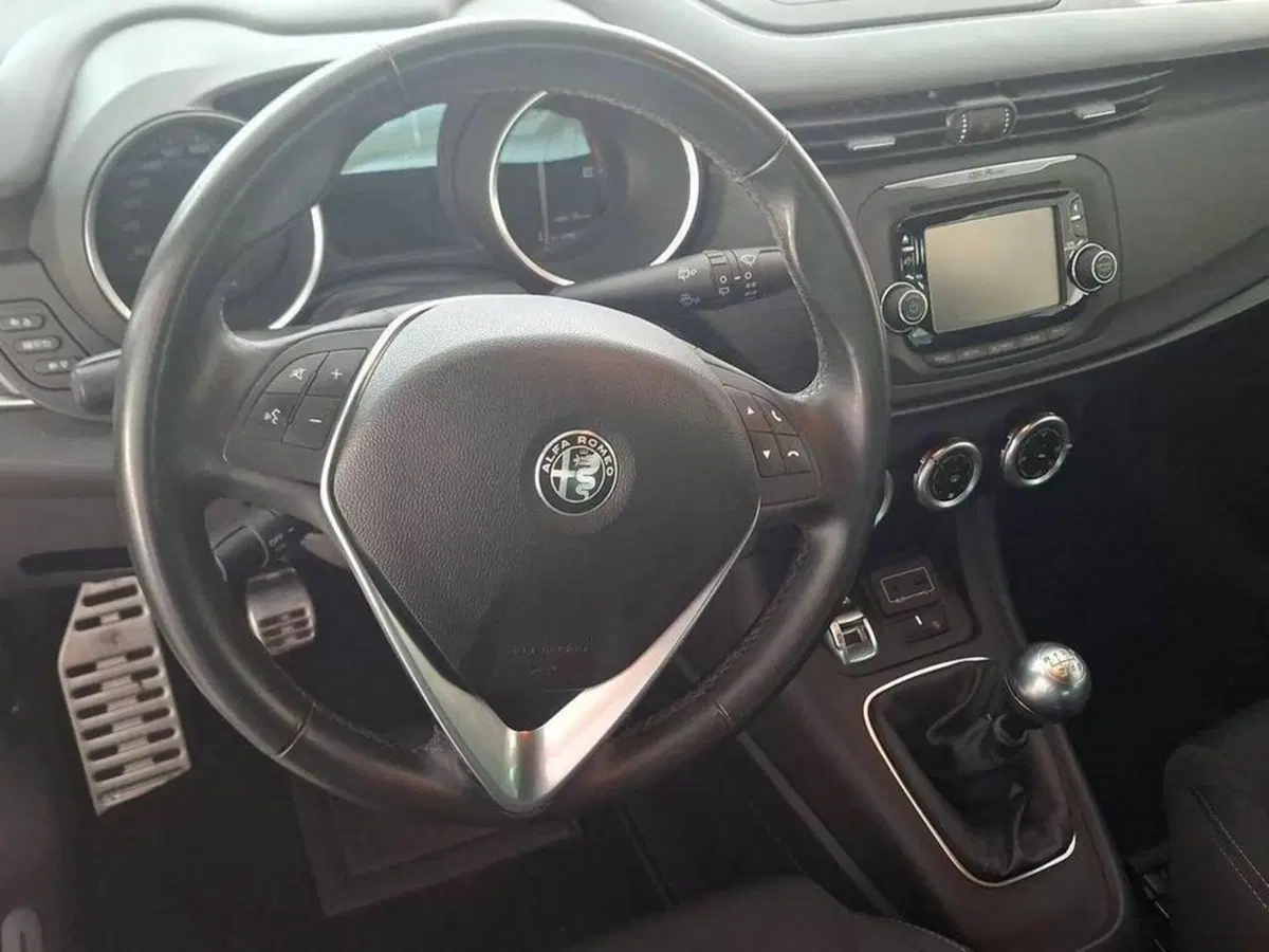 Alfa Romeo Giulietta usata a Torino (10)