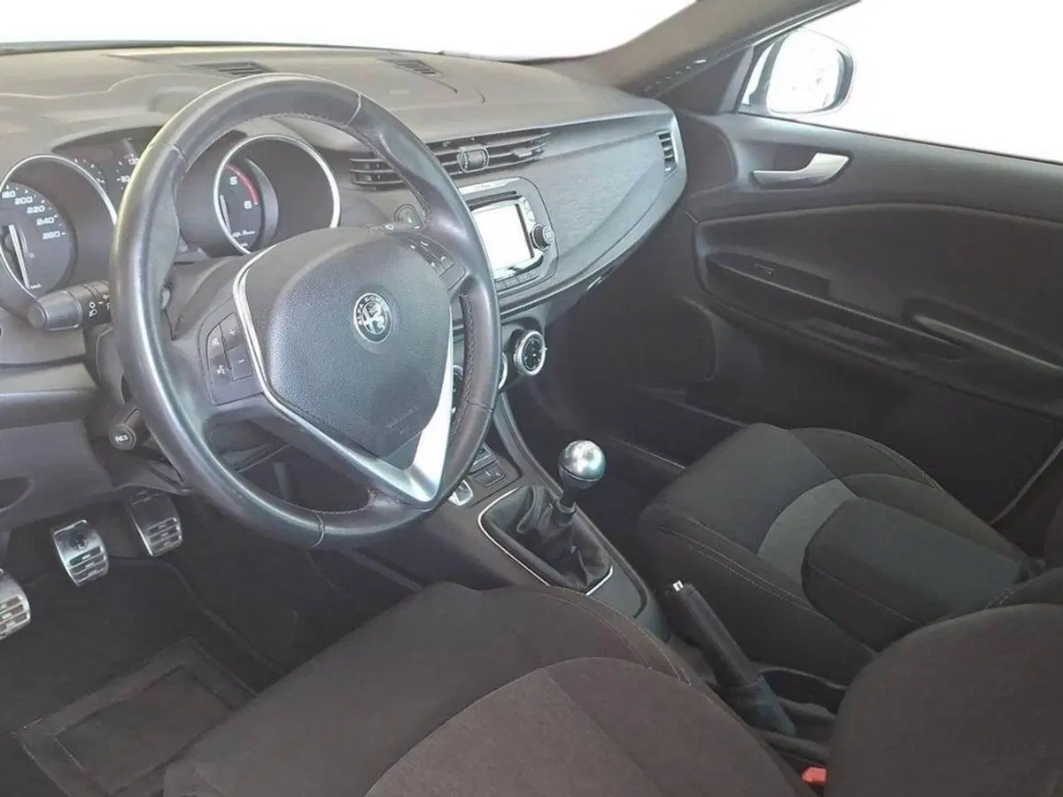 Alfa Romeo Giulietta usata a Torino (9)