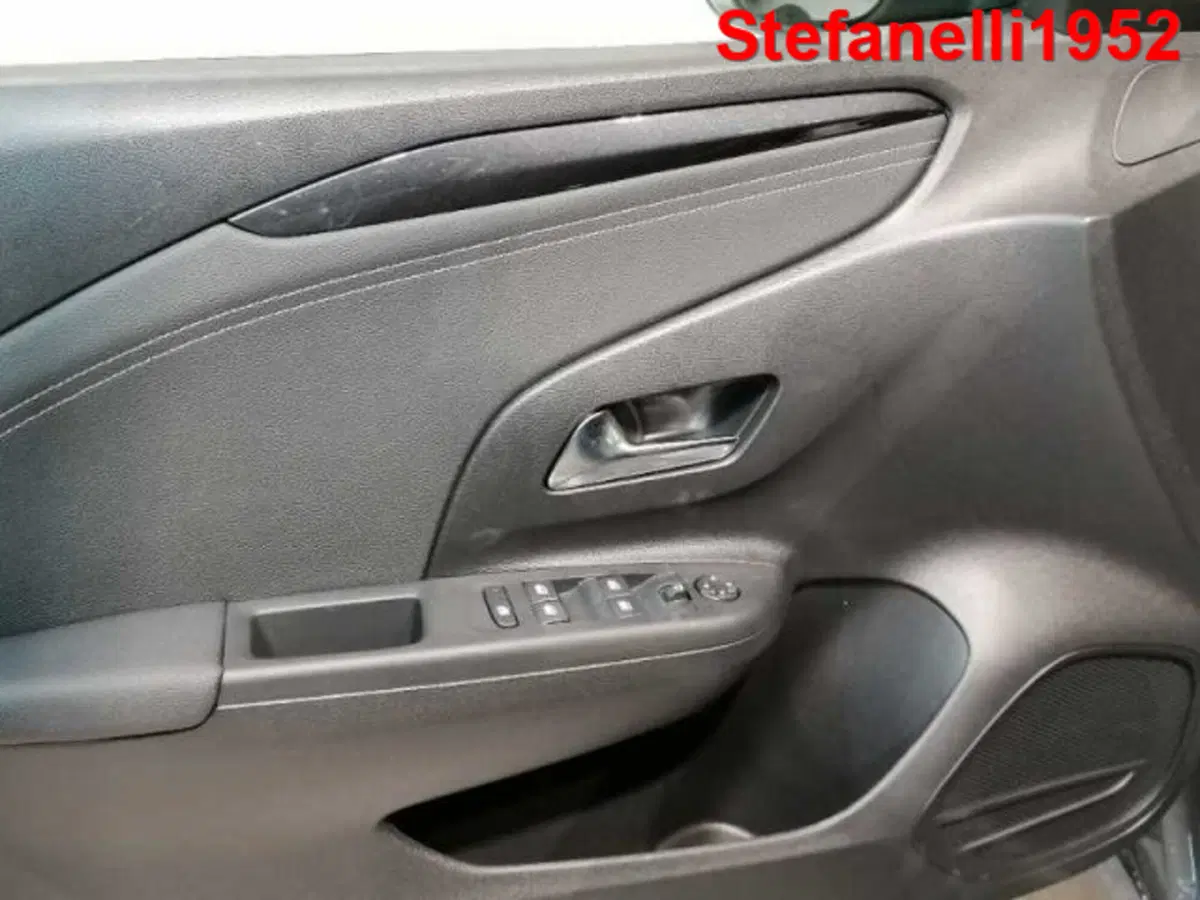 Opel Corsa nuova a Bologna (10)