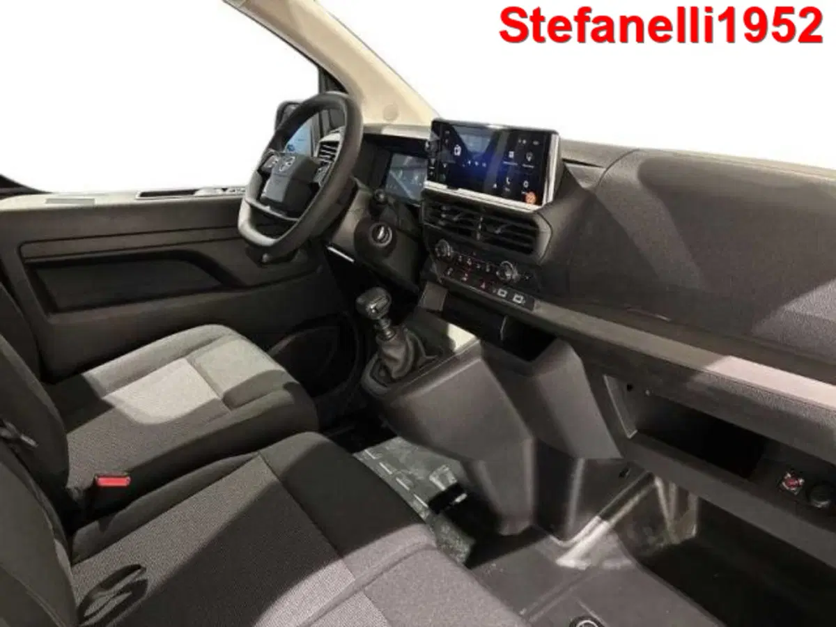 Opel Vivaro Furgone nuova a Bologna (15)